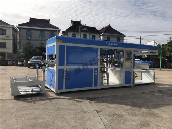 如何更換全自動吸塑機的真空泵油？